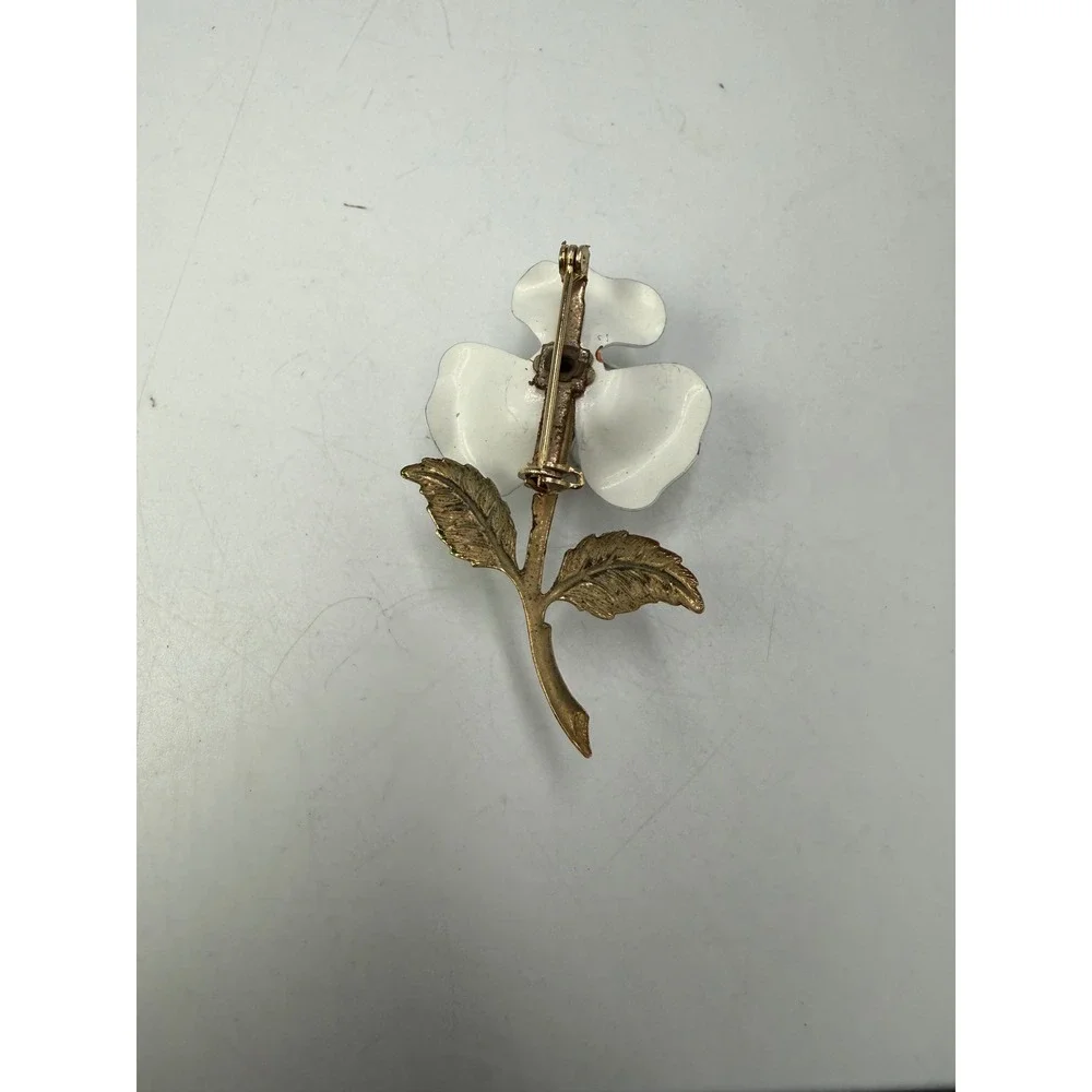 Vintage White Enamel Rose Brooch Gold Tone Flower Pin Green Leaves Faux Pearl